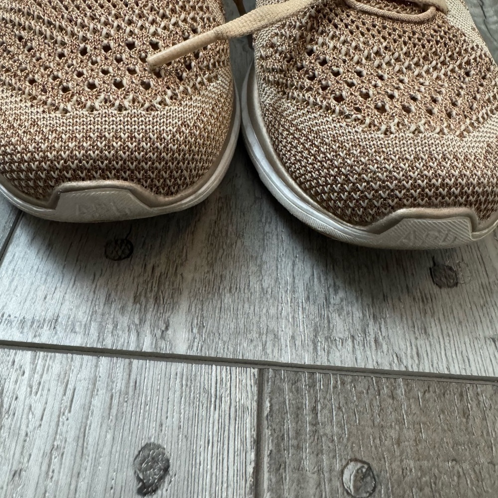 APL Athletic Propulsion Labs Techloom Pro Sneaker in Rose Gold & Parchment US 6 - Picture 5 of 11